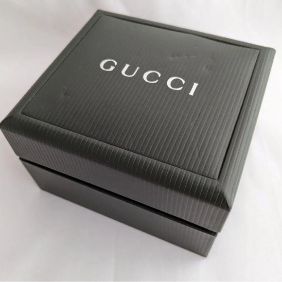 Stunning Silver Gucci Italian Luxury Bracelet Watch - Picture 3 of 4